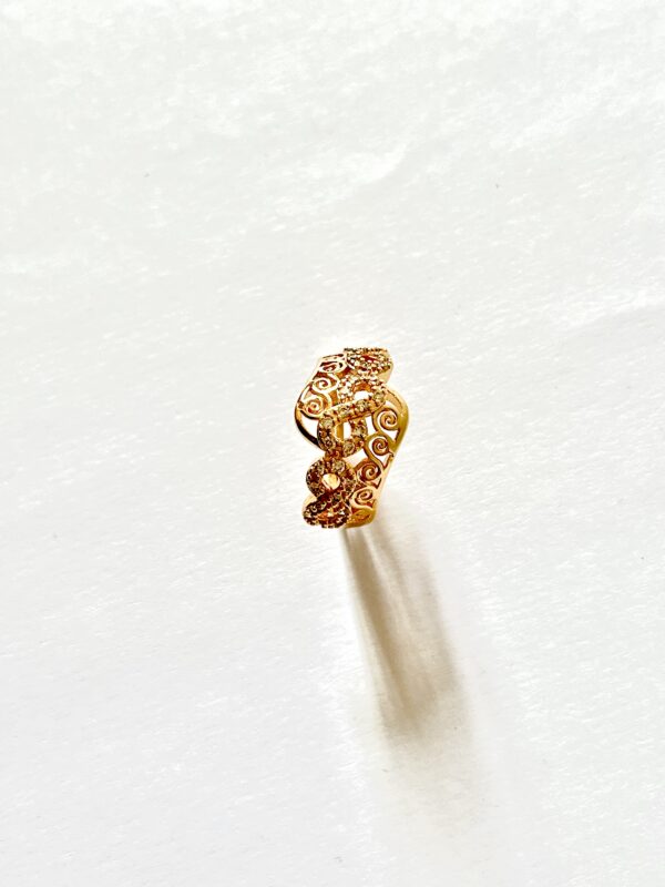 Crowned Gleam - Golden Swirled Ring