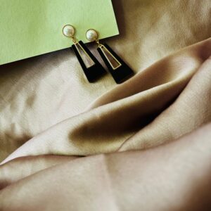 MIDNIGHT MUSE - Black Pearl Statement Earrings
