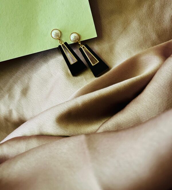 MIDNIGHT MUSE - Black Pearl Statement Earrings