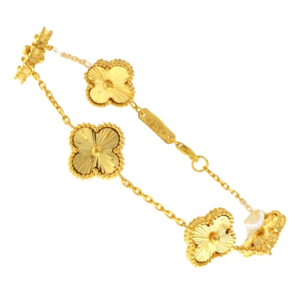 GOLD CLOVER BRACELET - 18K Gold Plated Anti Tarnished Bracelet - Image 4