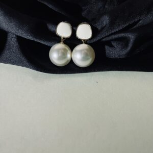 Glow & Bloom white pearl Earrings