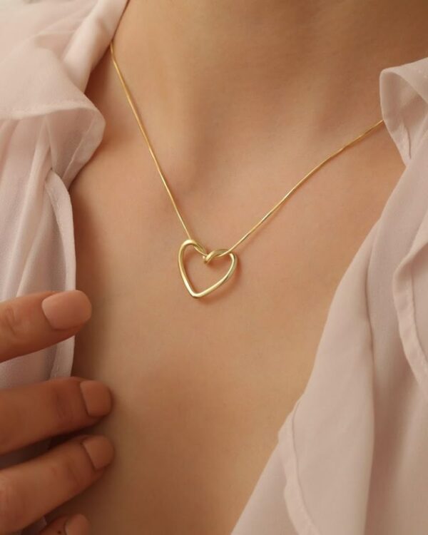 LOVE ME KNOT - 18K Gold Plated Heart Neckpiece