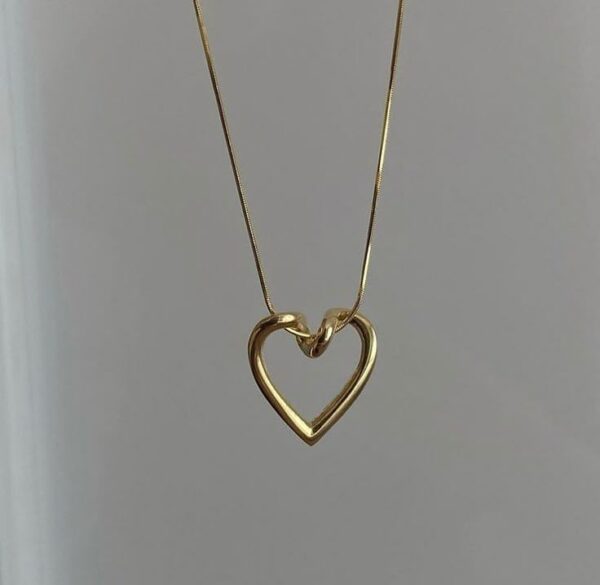 LOVE ME KNOT - 18K Gold Plated Heart Neckpiece - Image 4