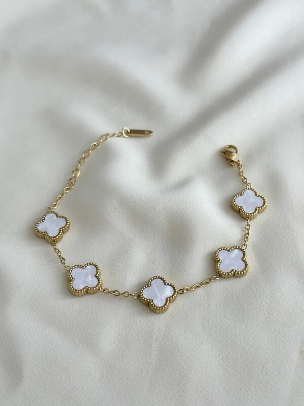 WHITE CLOVER BRACELET - 18K Gold Plated Anti Tarnished - Image 5