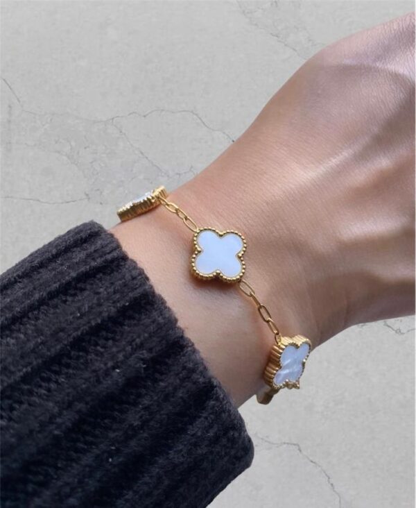 WHITE CLOVER BRACELET - 18K Gold Plated Anti Tarnished - Image 4