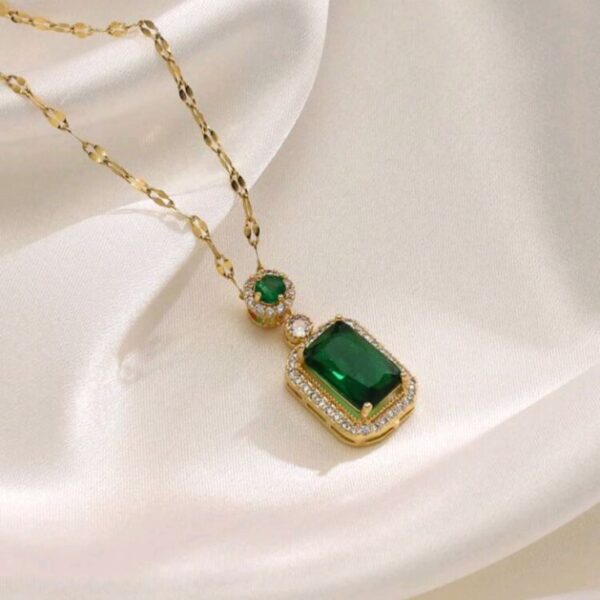 EMERALD ETHEREAL PENDANT - Image 2