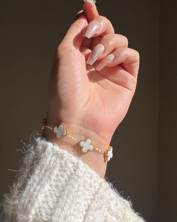 WHITE CLOVER BRACELET - 18K Gold Plated Anti Tarnished