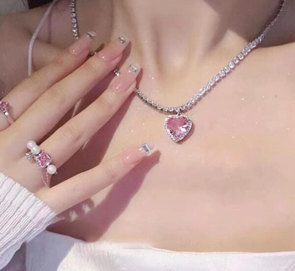 BARBIECORE DRIP - Pink heart diamond choker
