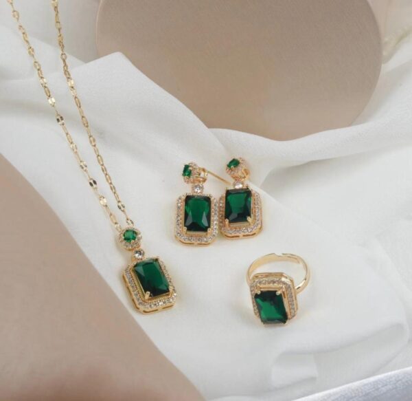EMERALD ETHEREAL RING - Image 3