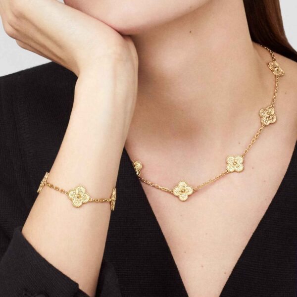 GOLD CLOVER BRACELET - 18K Gold Plated Anti Tarnished Bracelet - Image 3