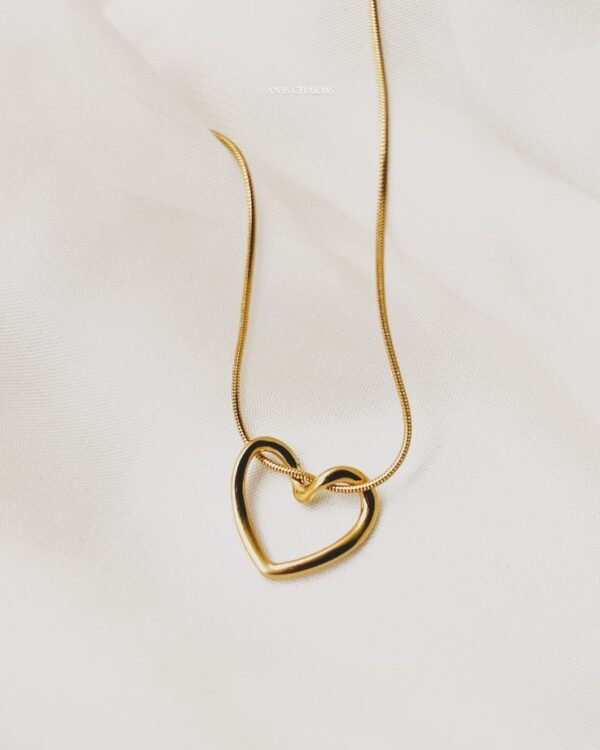 LOVE ME KNOT - 18K Gold Plated Heart Neckpiece - Image 2